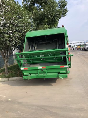 黔東南小型環衛裝備掠影 4噸拉臂式壓縮垃圾車與垃圾中轉站設備解析